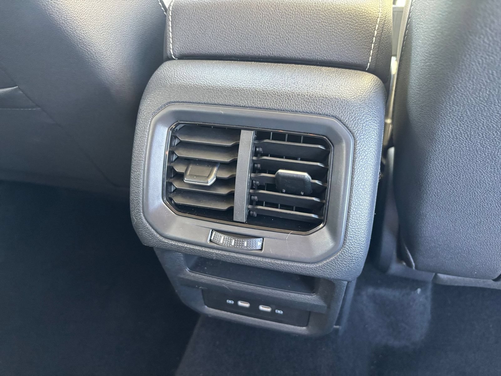 Used 2026 Volkswagen Taos SE AWD/4WD image 19
