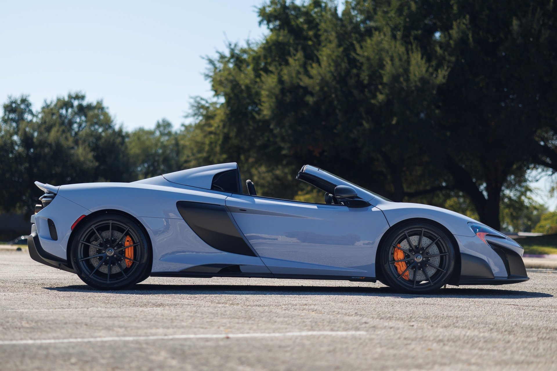 Used 2016 McLaren 675LT Spider image 16