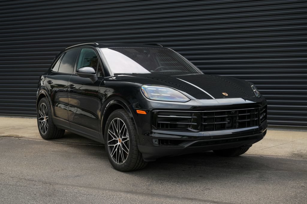 Certified 2025 Porsche Cayenne E-Hybrid AWD/4WD image 40
