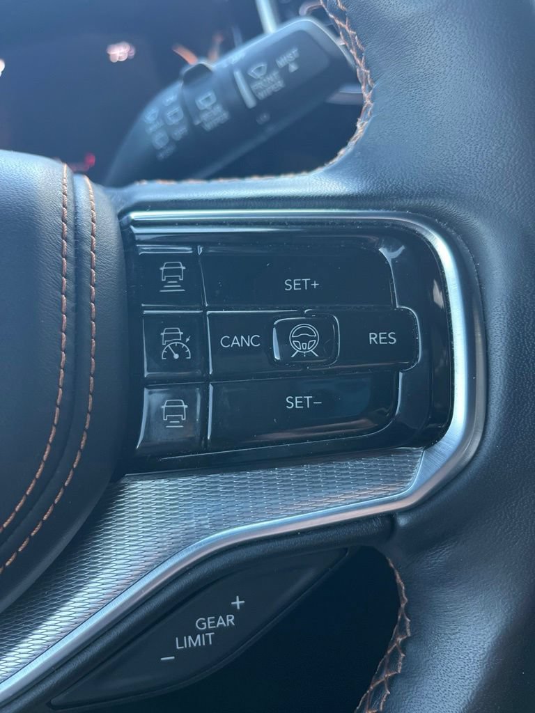 Certified 2022 Jeep Grand Wagoneer Series III w/ Rear Seat Video Group 1 AWD/4WD image 17