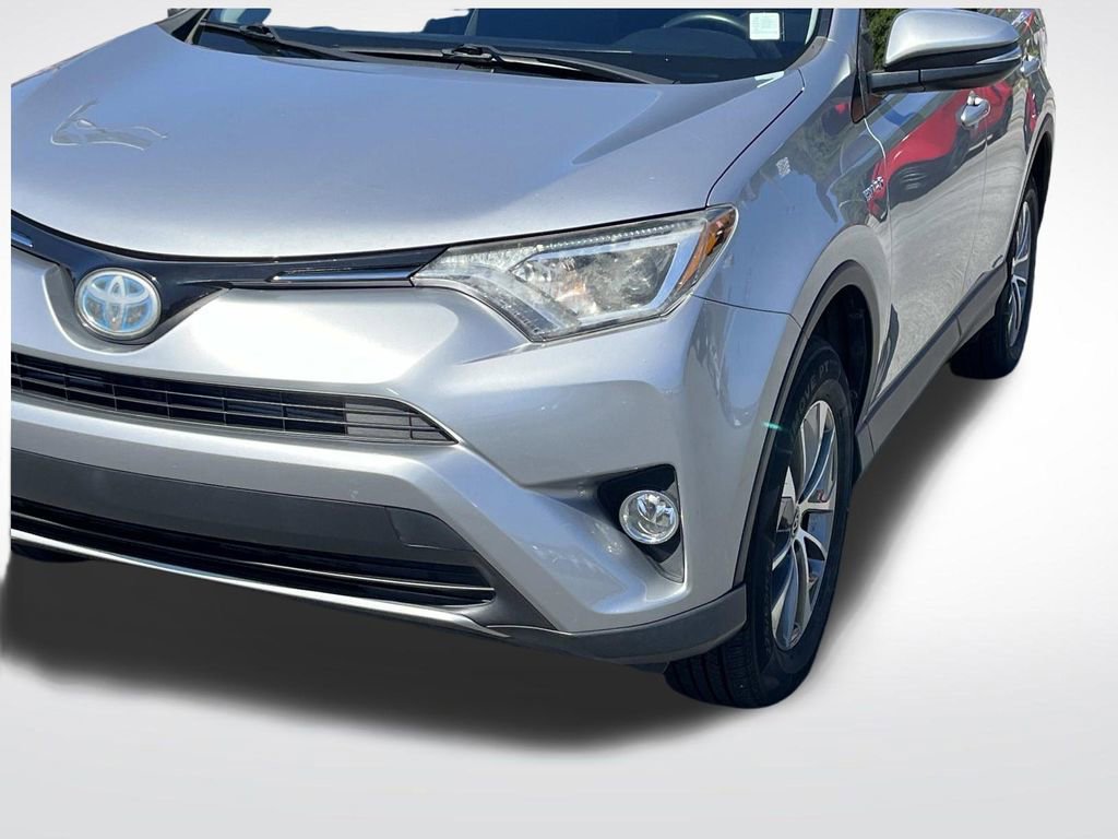 Used 2017 Toyota RAV4 XLE image 10