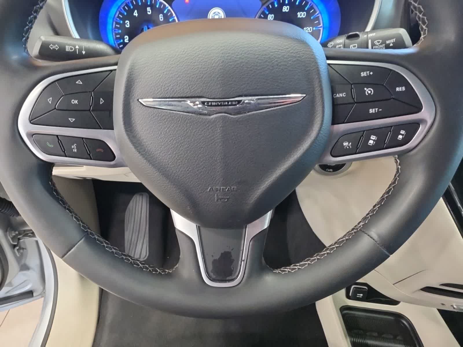 Used 2024 Chrysler Pacifica Touring-L FWD image 22