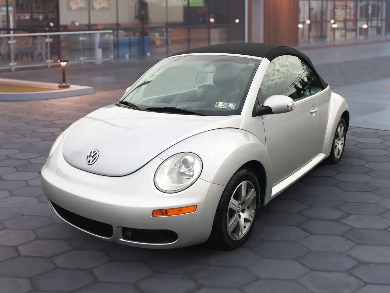 Used 2006 Volkswagen Beetle Convertible w/ Package 1 image 43