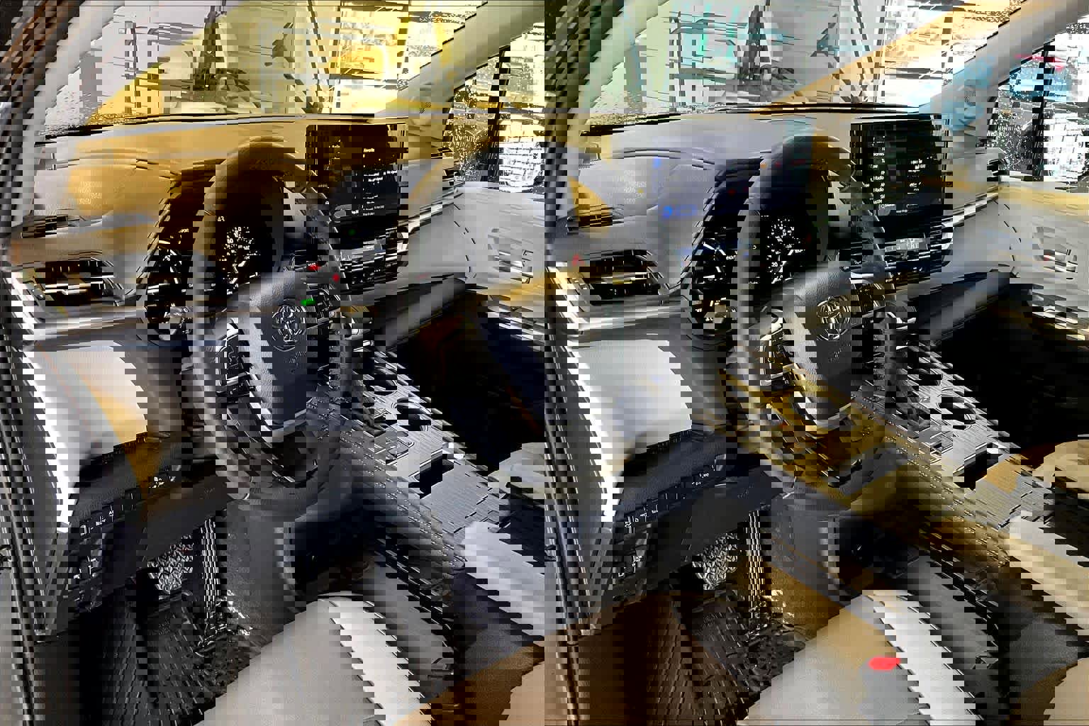 Used 2025 Toyota Sienna XLE w/ XLE Plus Package image 18