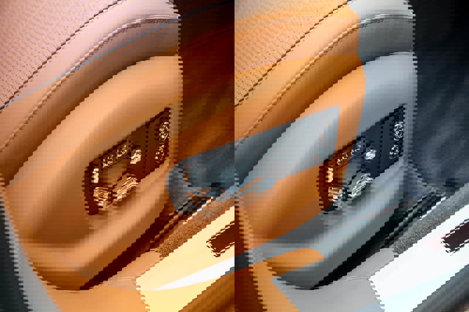 Used 2023 Bentley Flying Spur W12 image 56