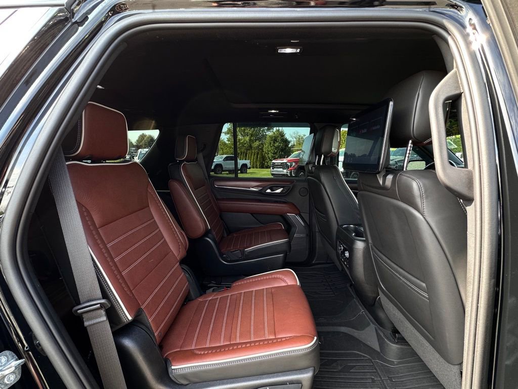 Used 2023 GMC Yukon Denali Ultimate AWD/4WD image 17