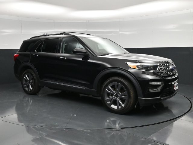 Used 2023 Ford Explorer XLT w/ XLT Sport Appearance Package AWD/4WD image 3
