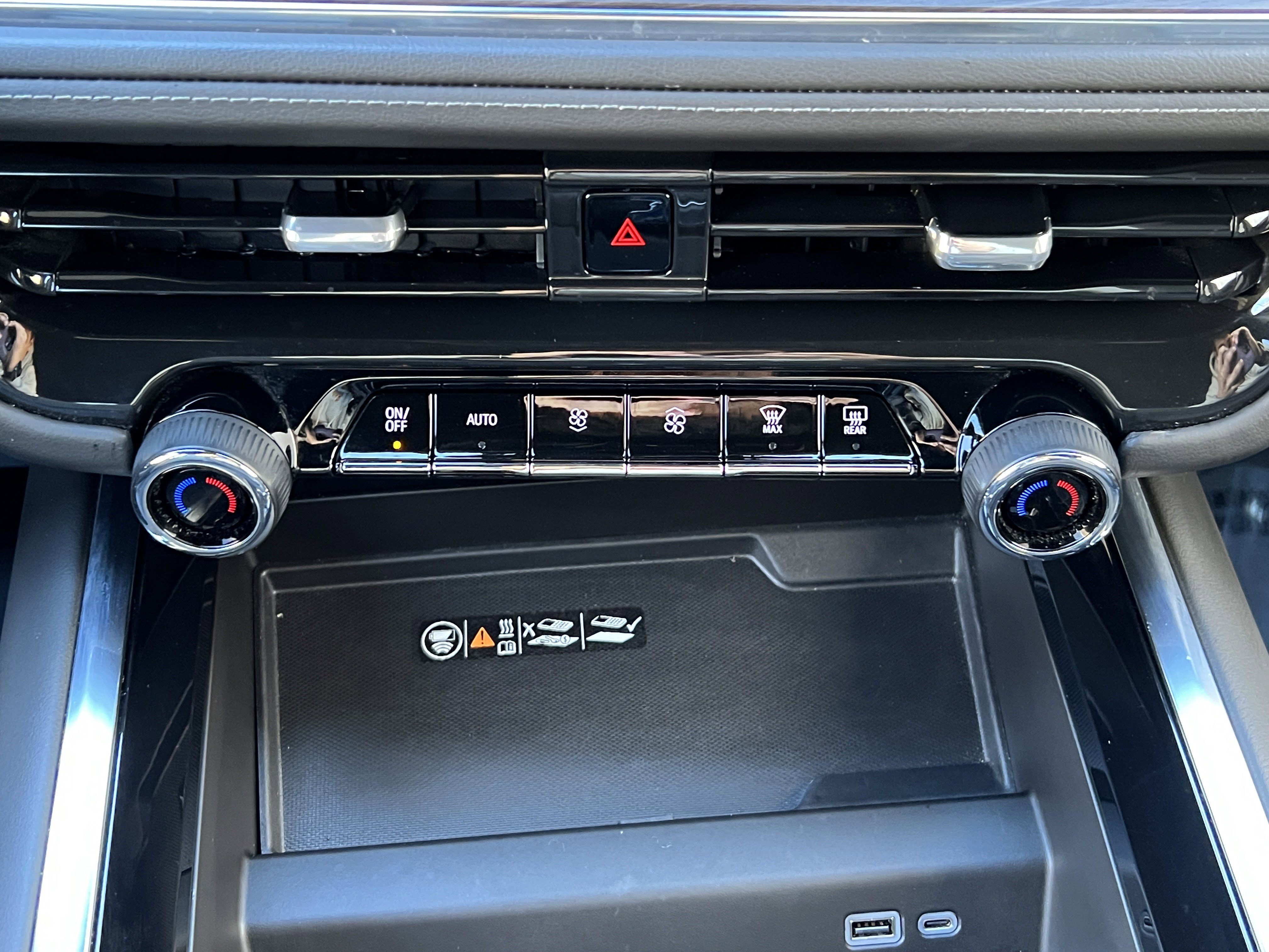 Used 2025 Chevrolet Suburban LT image 32