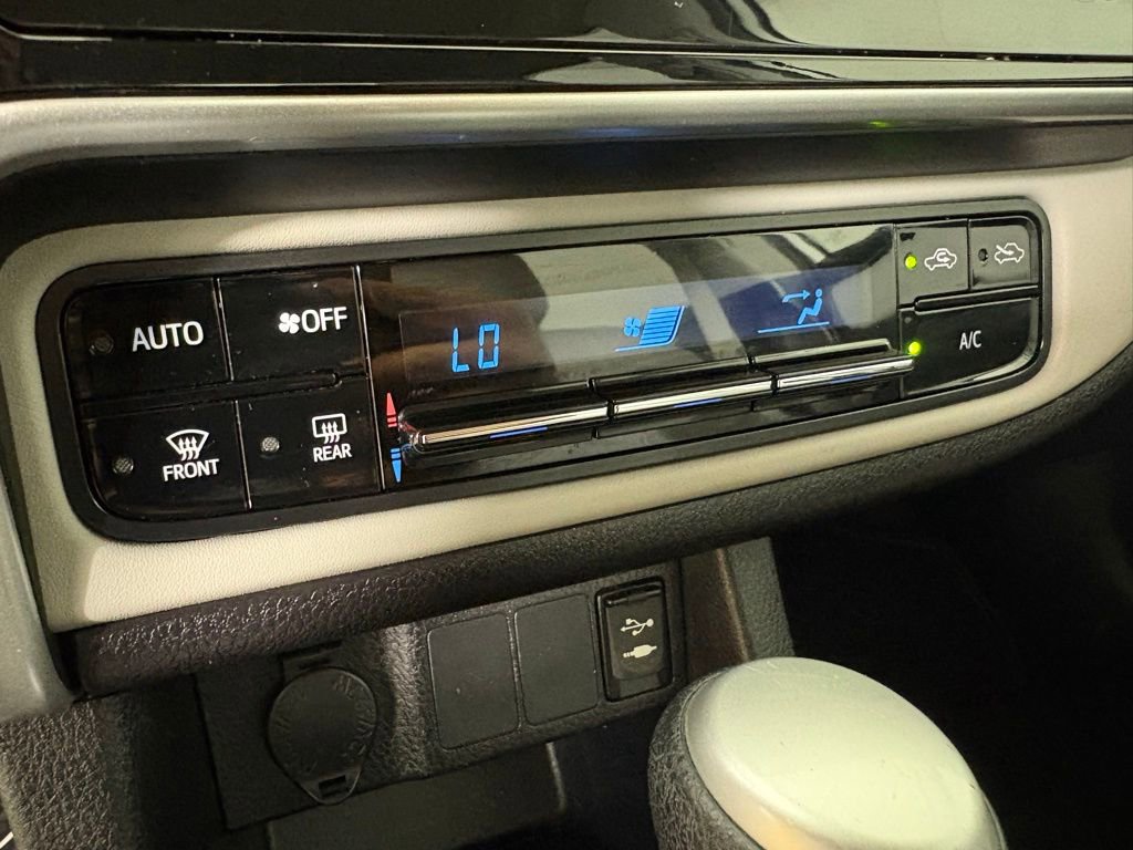 Used 2017 Toyota Corolla LE w/ Carpet Mat Package (TMS) image 29