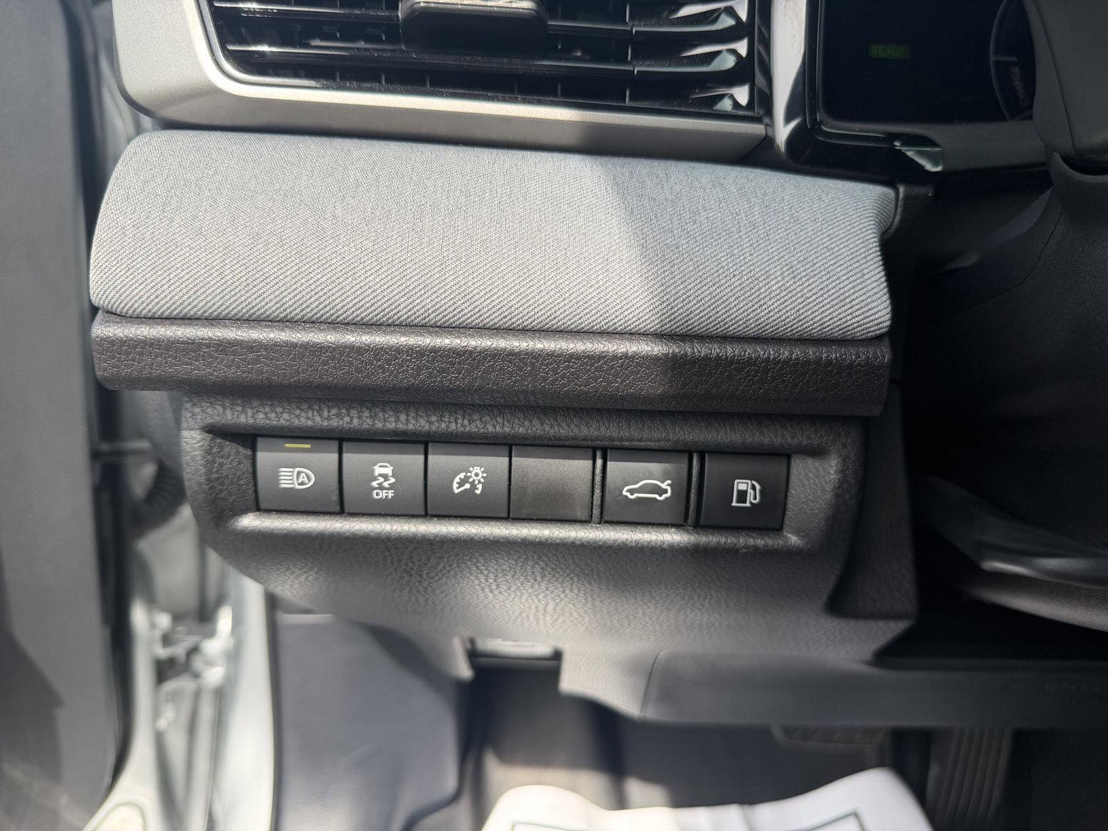 Used 2025 Toyota Camry LE w/ Convenience Package image 20