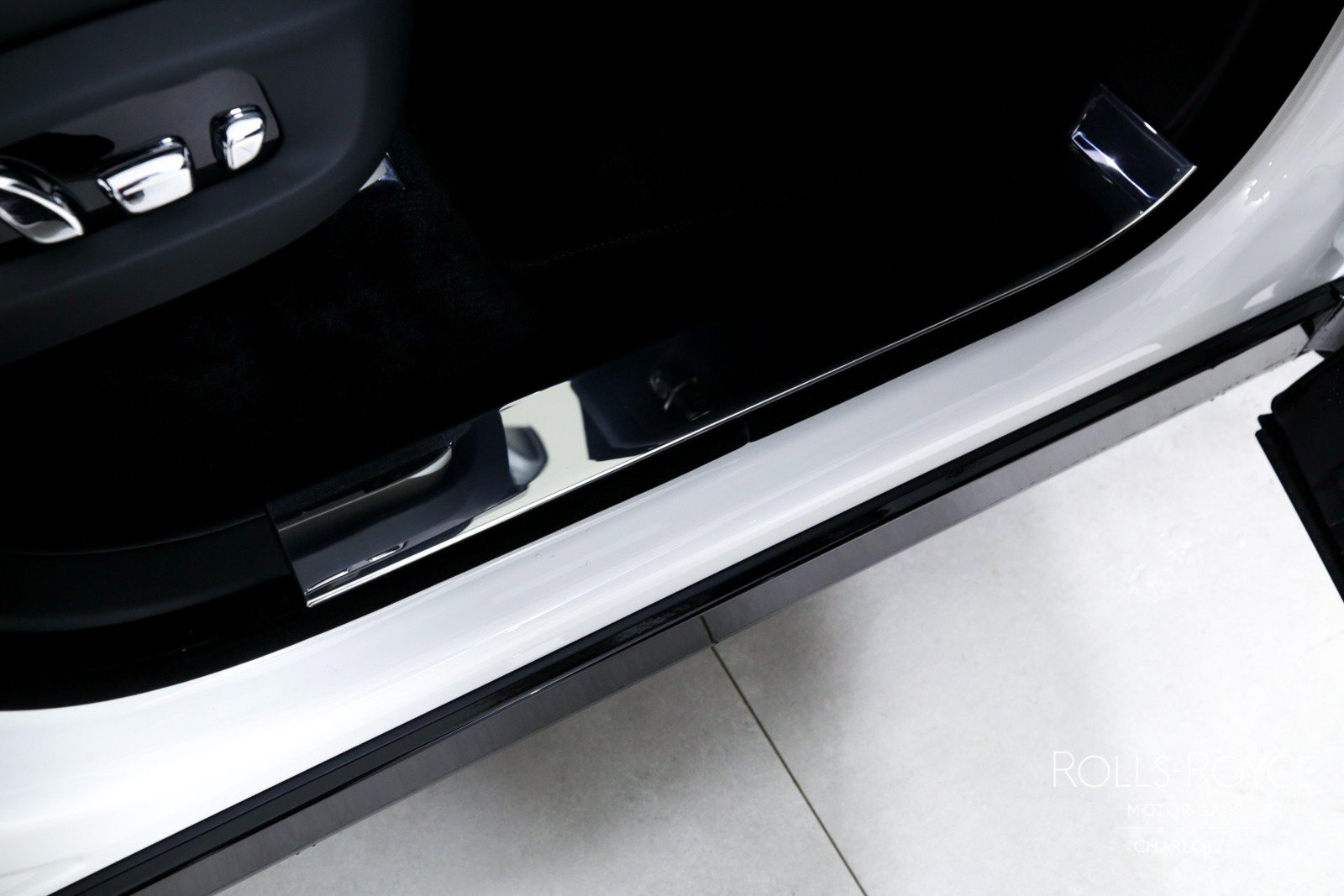 Certified 2025 Rolls-Royce Cullinan AWD/4WD image 35