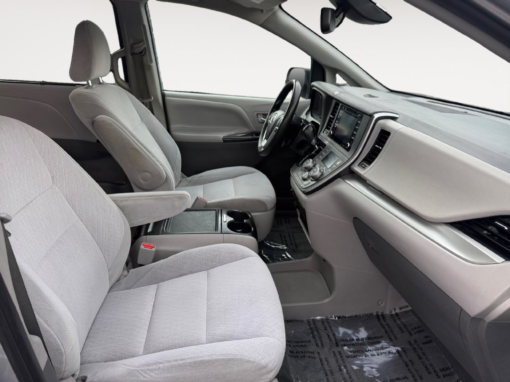 Certified 2020 Toyota Sienna LE FWD image 15