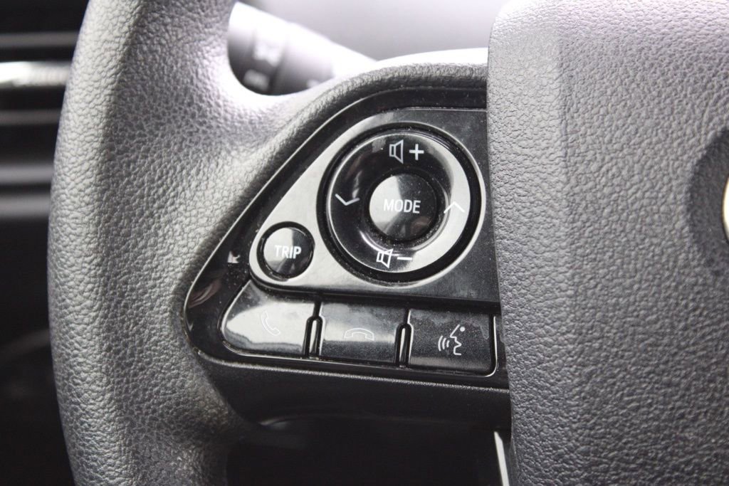 Used 2020 Toyota Prius LE image 29