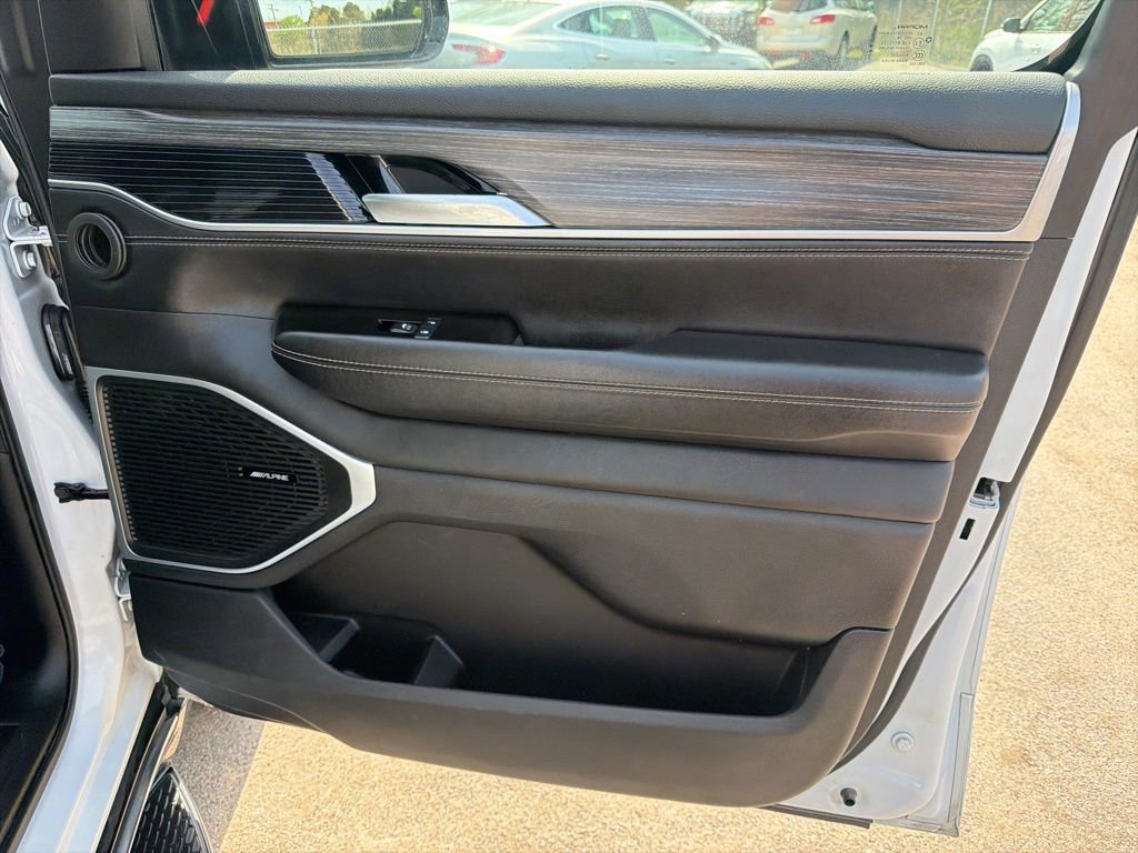 Used 2024 Jeep Wagoneer L Series II w/ Flexible Seating Group image 31