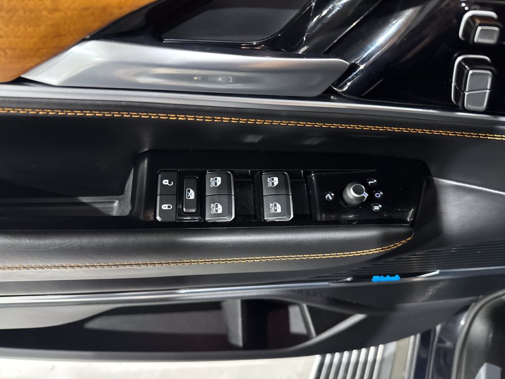 Used 2022 Jeep Grand Wagoneer Series III AWD/4WD image 17