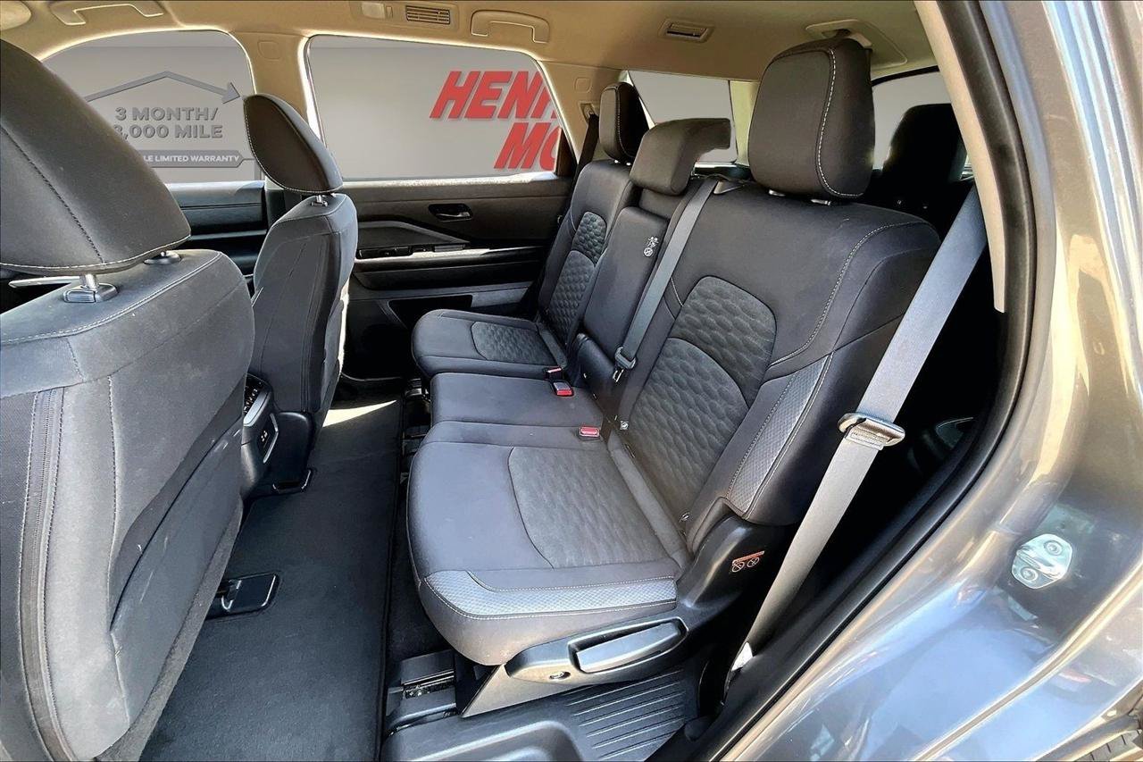 Used 2024 Nissan Pathfinder SV AWD/4WD image 23