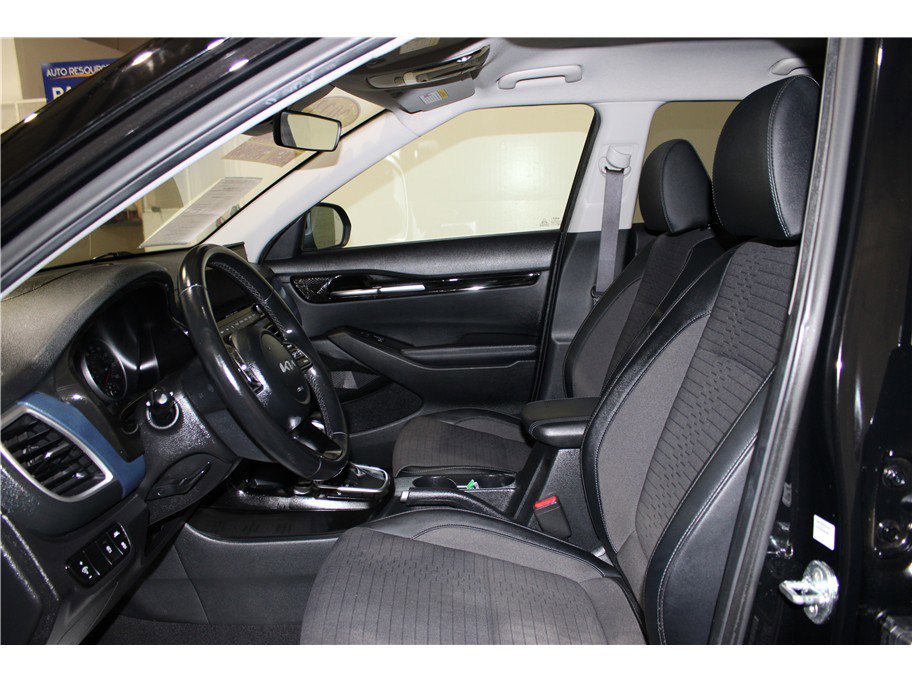 Used 2023 Kia Seltos Nightfall Edition image 10