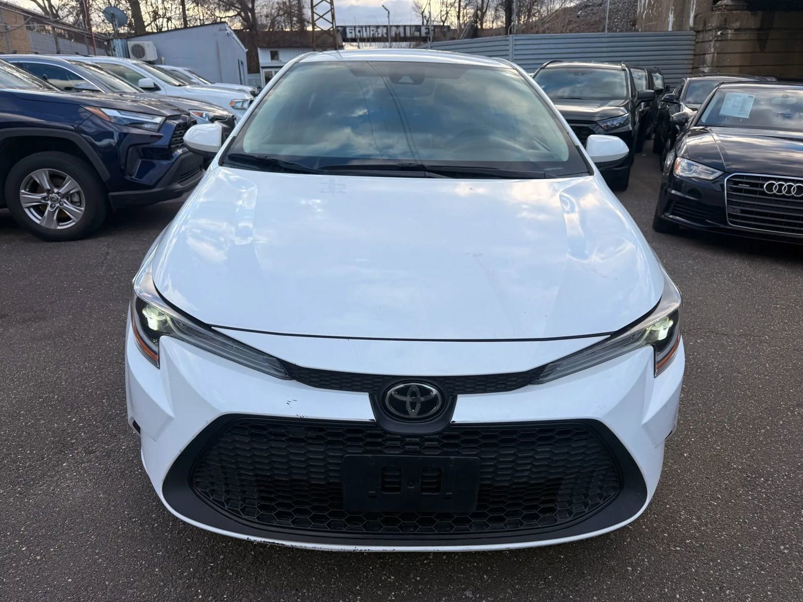 Used 2021 Toyota Corolla LE FWD image 2