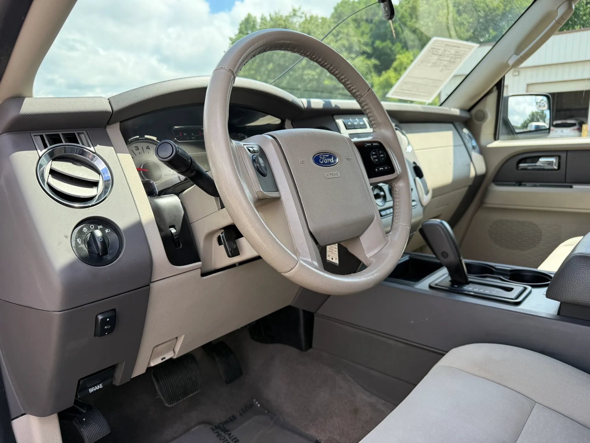 Used 2014 Ford Expedition XLT AWD/4WD image 17