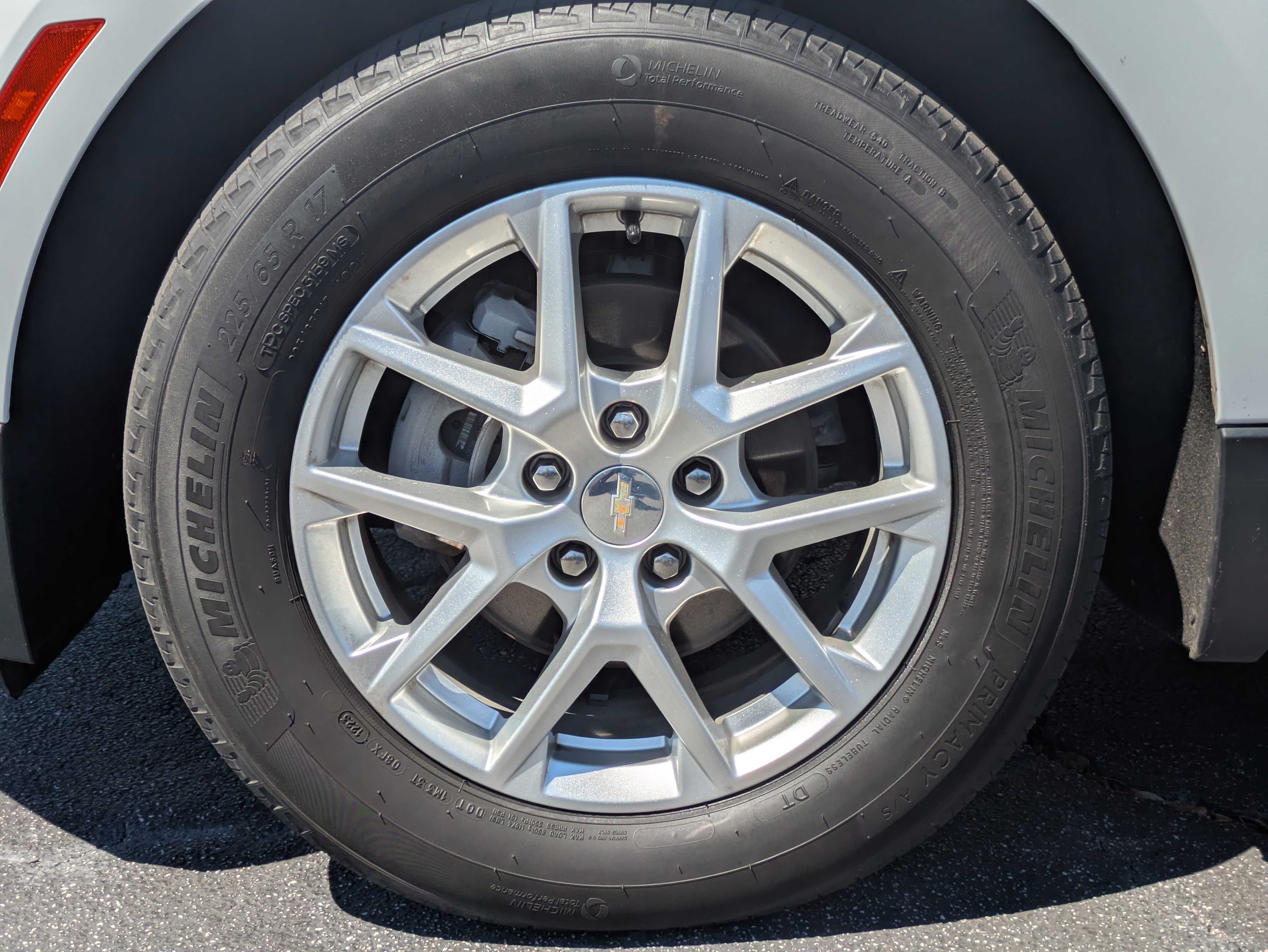 Used 2023 Chevrolet Equinox LS image 30