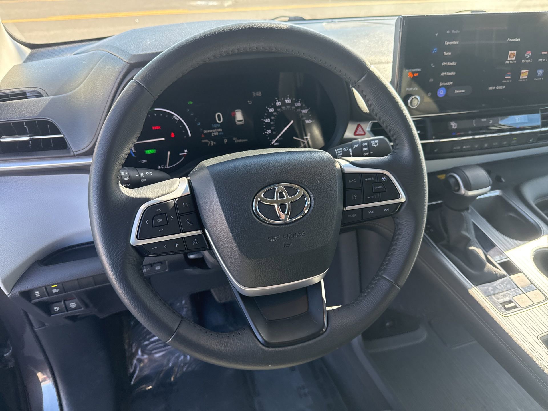 Used 2025 Toyota Sienna XLE image 17