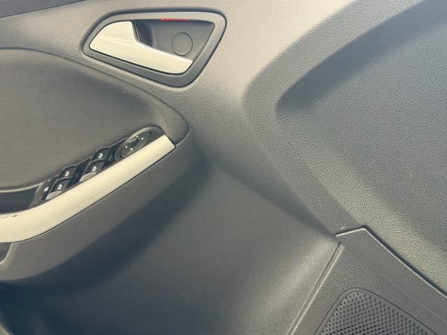 Used 2013 Ford Focus SE FWD image 20