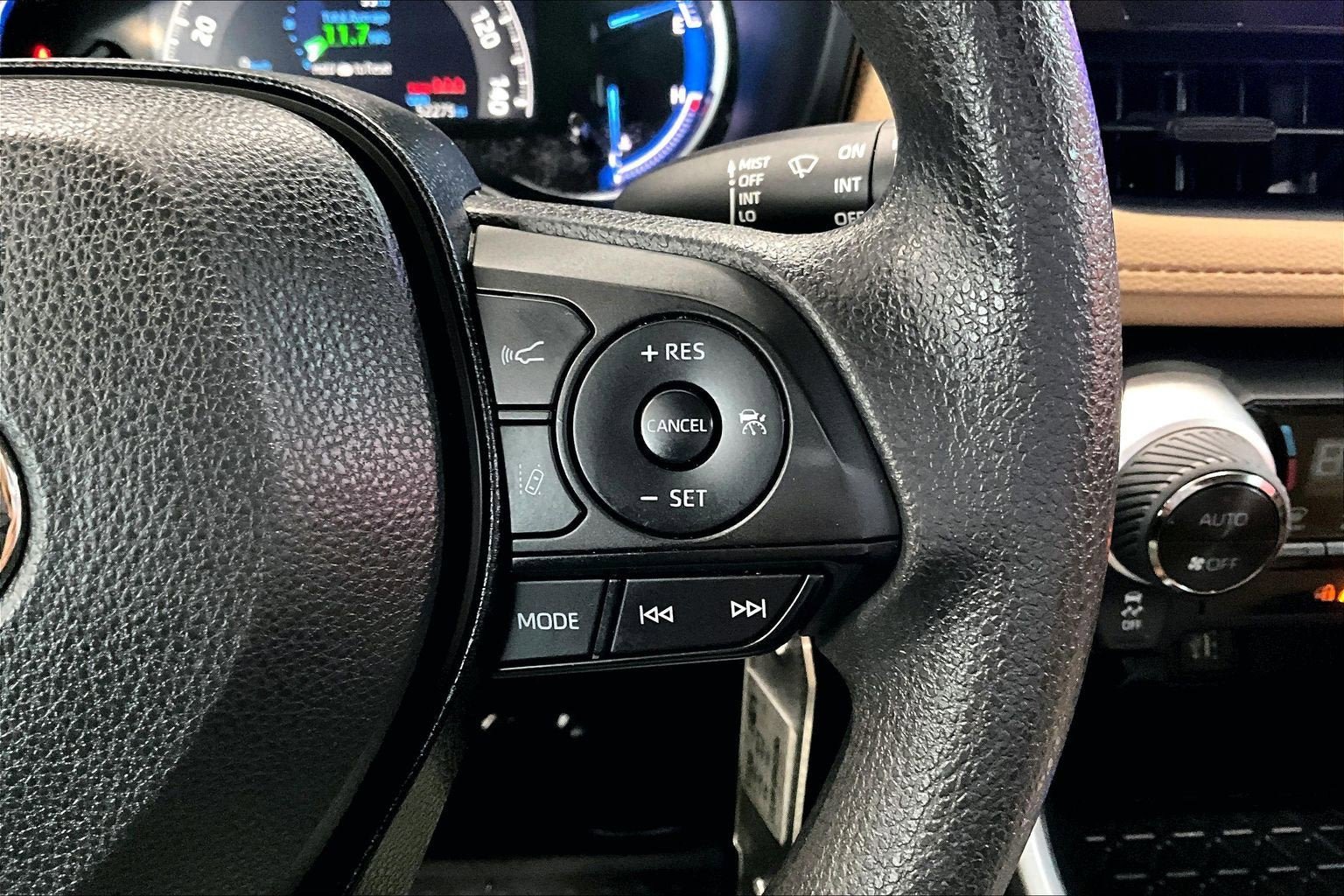 Used 2024 Toyota RAV4 LE AWD/4WD image 18