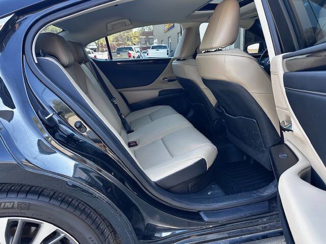 Used 2021 Lexus ES 300h w/ Premium Package image 17