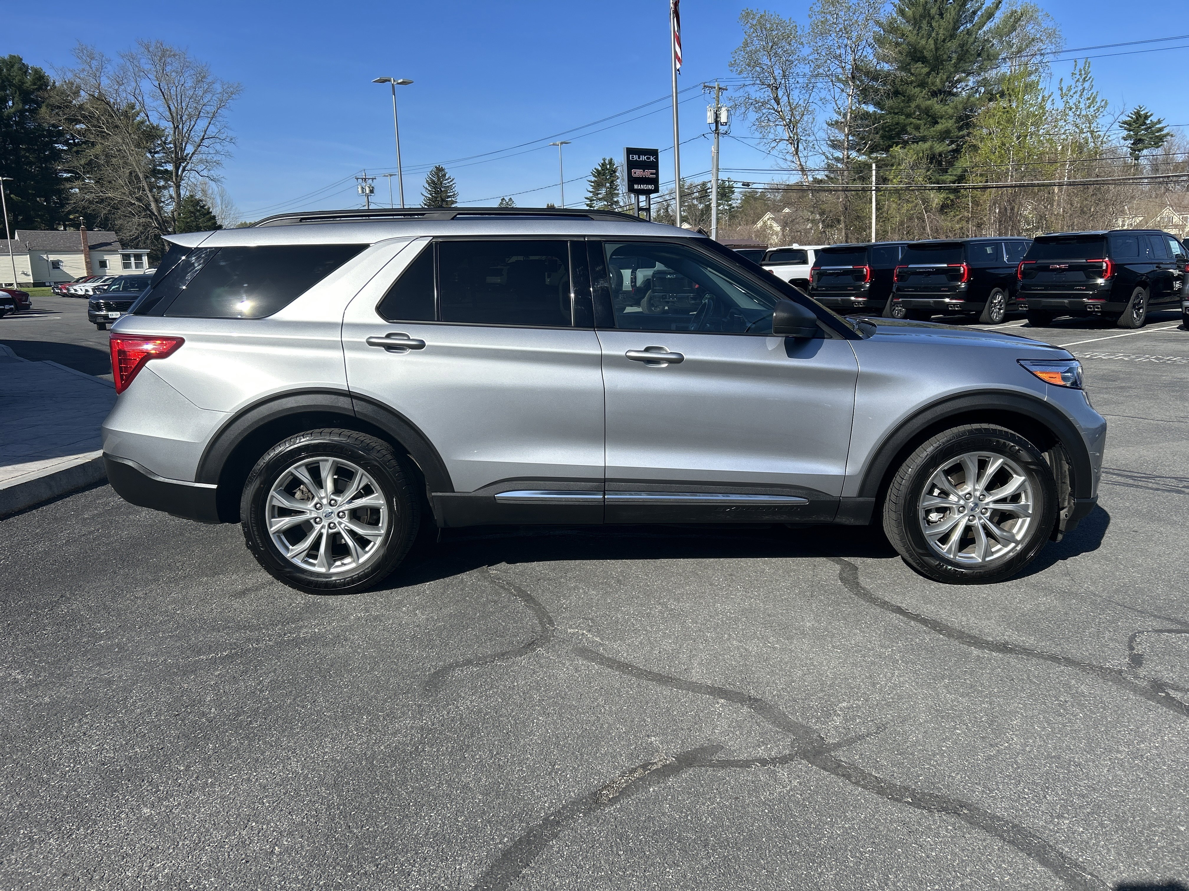 Used 2021 Ford Explorer XLT w/ Equipment Group 202A AWD/4WD image 13