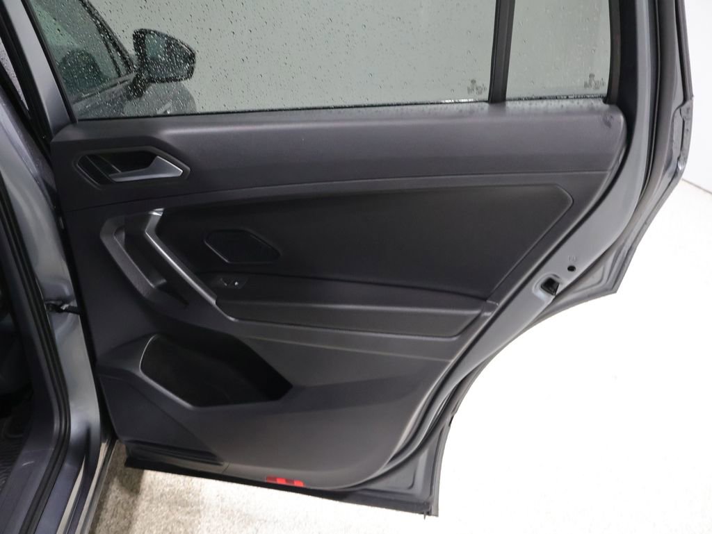 Used 2021 Volkswagen Tiguan SE R-Line image 22