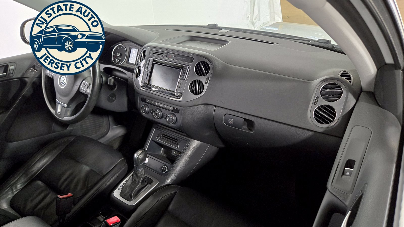 Used 2017 Volkswagen Tiguan Sport AWD/4WD image 36