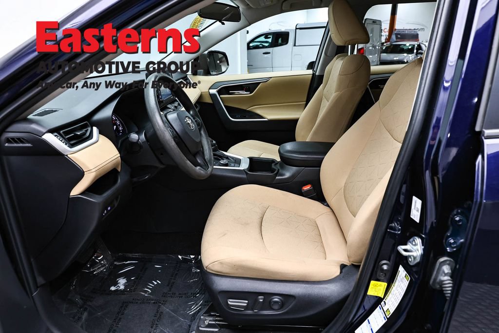 Used 2022 Toyota RAV4 XLE AWD/4WD image 14