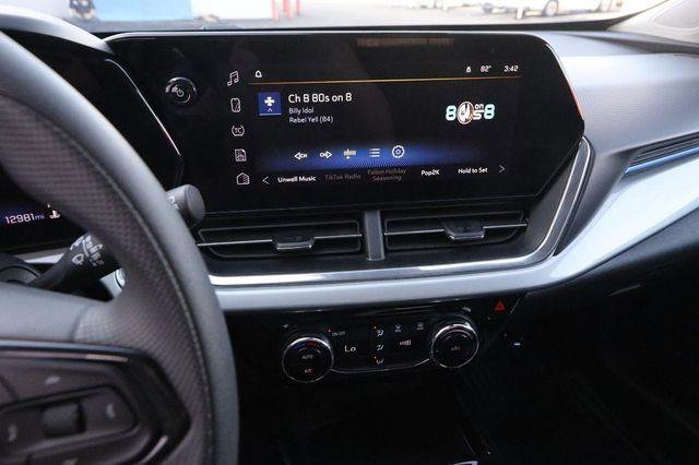 Used 2025 Chevrolet Trax LT image 13