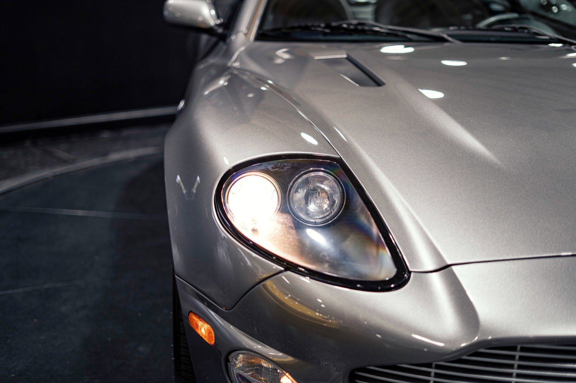 Used 2003 Aston Martin Vanquish RWD image 9