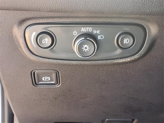 Used 2024 GMC Terrain SLT image 17