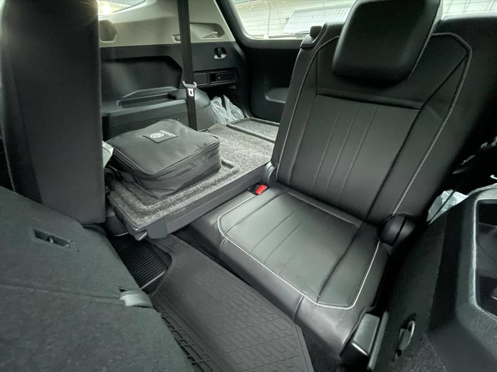 Used 2022 Volkswagen Tiguan SE FWD image 9