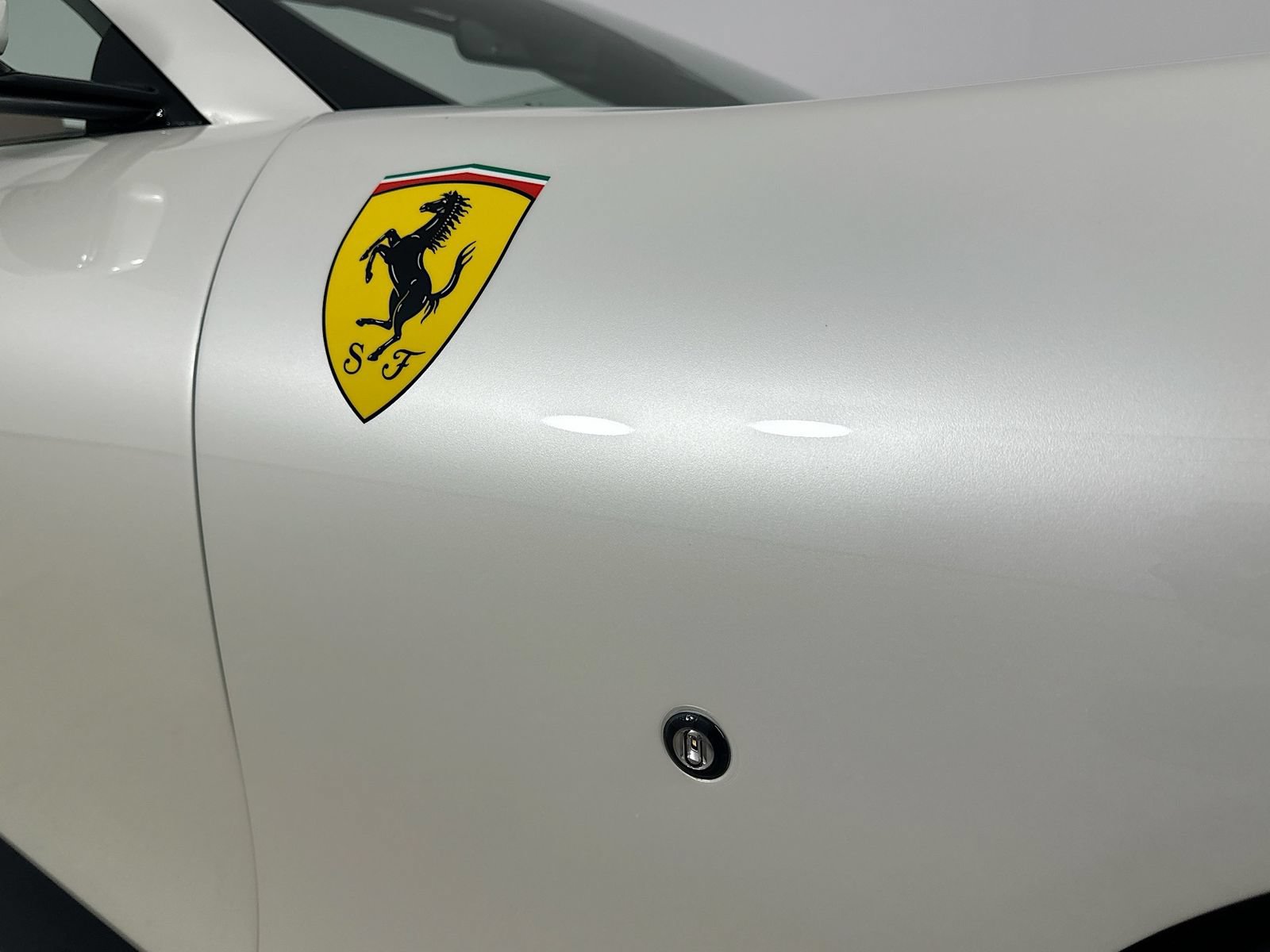 Used 2024 Ferrari Roma Spider RWD image 9