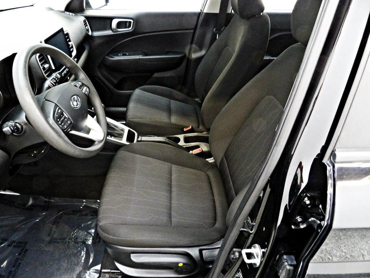 Used 2021 Hyundai Venue SE w/ Cargo Package image 8