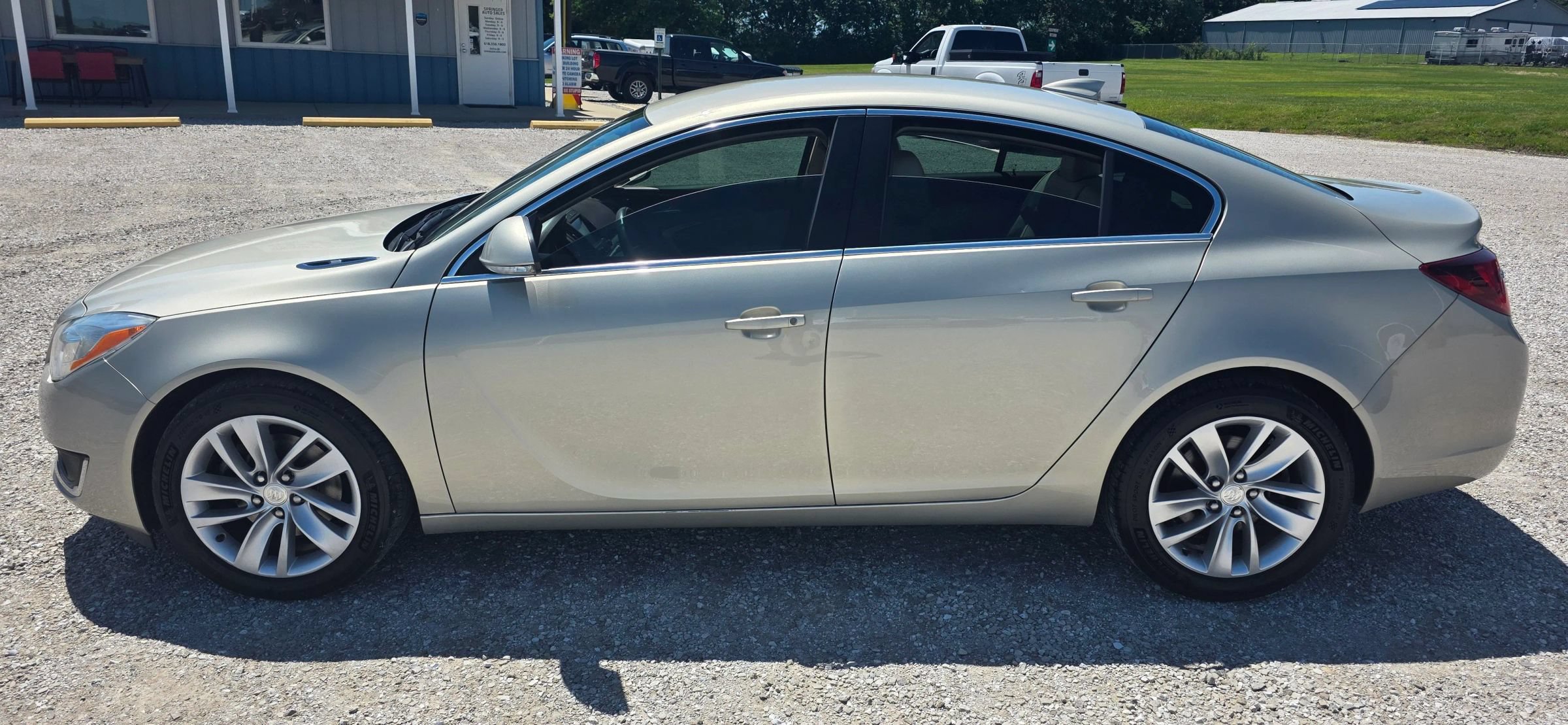 Used 2016 Buick Regal FWD image 6