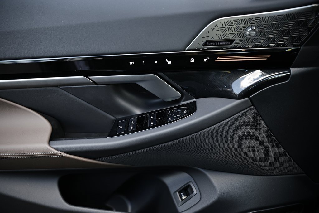 Used 2026 BMW 530i w/ Premium Package image 16