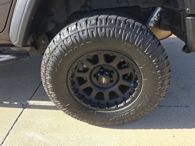 Used 2018 Jeep Wrangler Unlimited Sport S AWD/4WD image 9