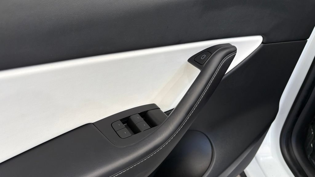 Used 2022 Tesla Model Y Performance AWD/4WD image 19