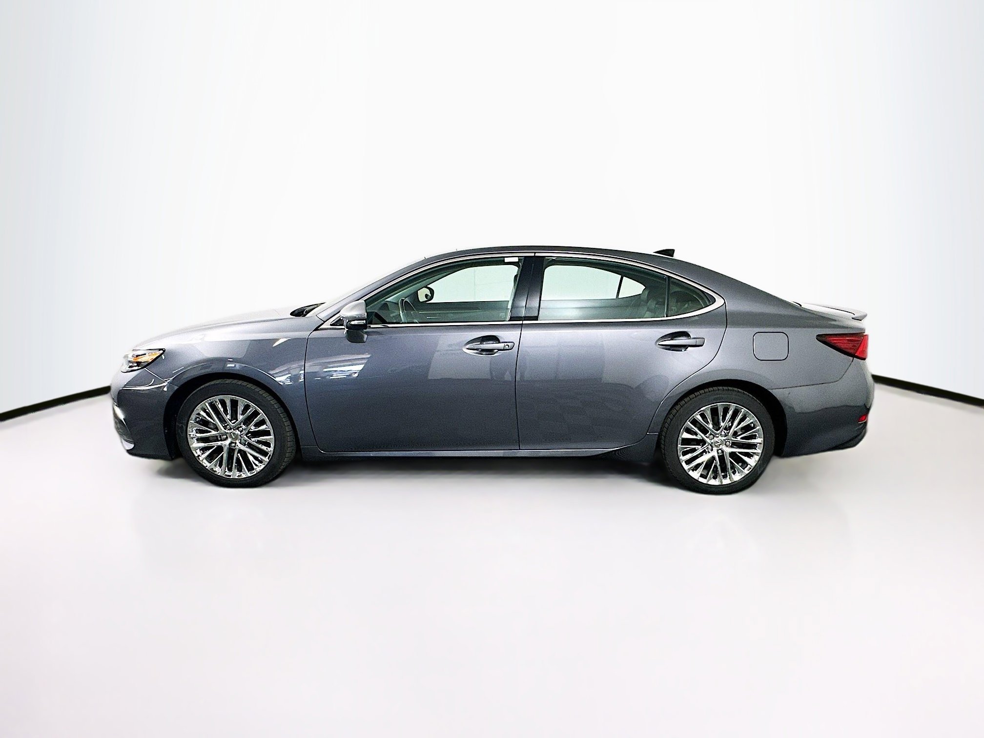 Used 2017 Lexus ES 350 w/ Luxury Package image 4