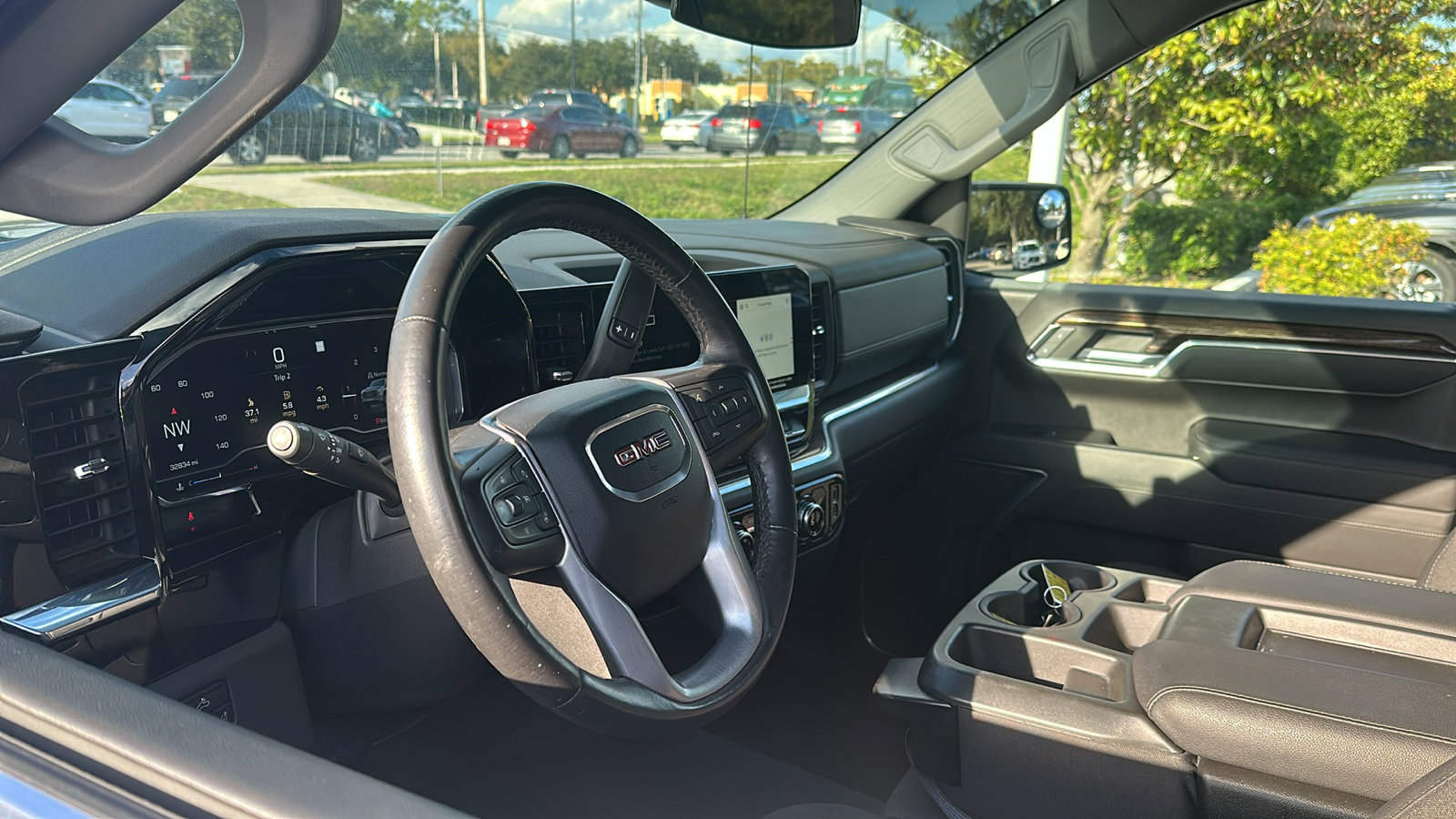 Used 2022 GMC Sierra 1500 SLE image 5