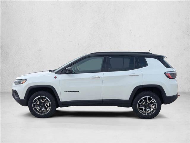 Used 2025 Jeep Compass Trailhawk image 8
