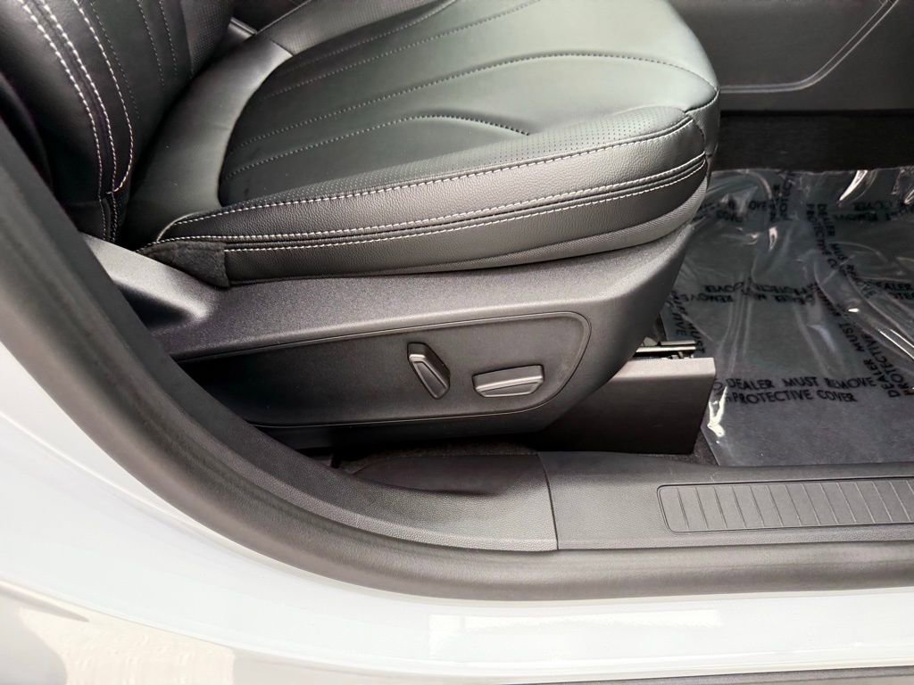 New 2025 Ford Escape SE w/ PHEV Premium Package image 19