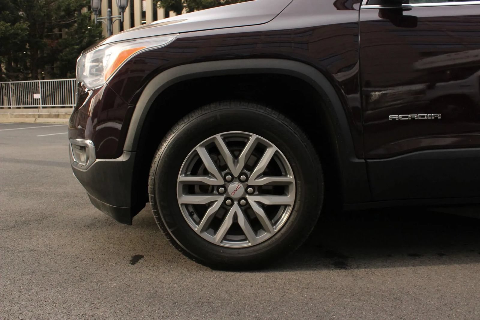 Used 2017 GMC Acadia SLE w/ Driver Alert Package I AWD/4WD image 11