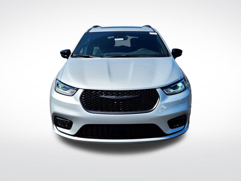 New 2026 Chrysler Pacifica Limited w/ Uconnect Theater Family Group image 2