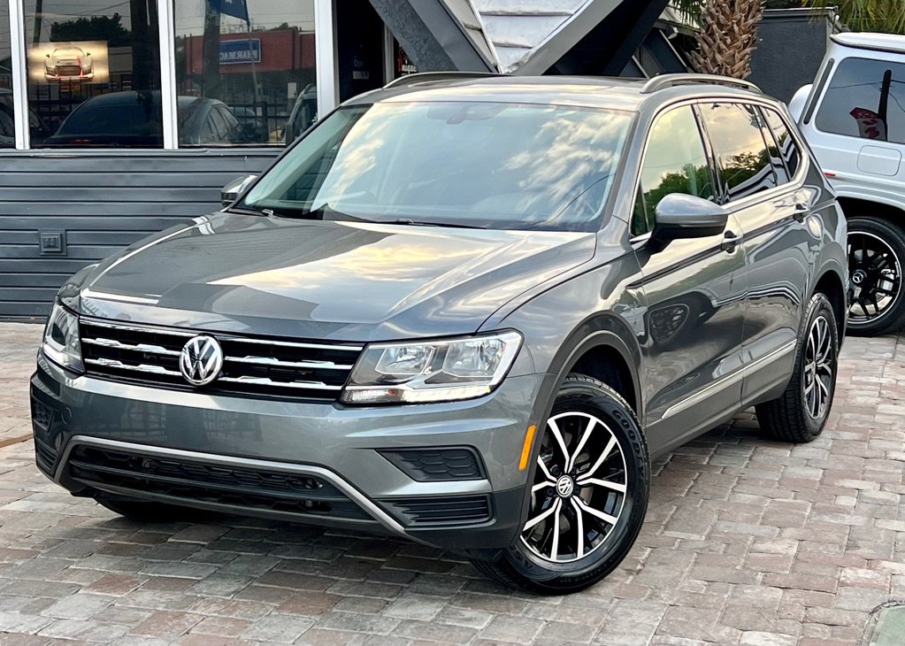 Used 2021 Volkswagen Tiguan SE w/ Panoramic Sunroof Package FWD image 27