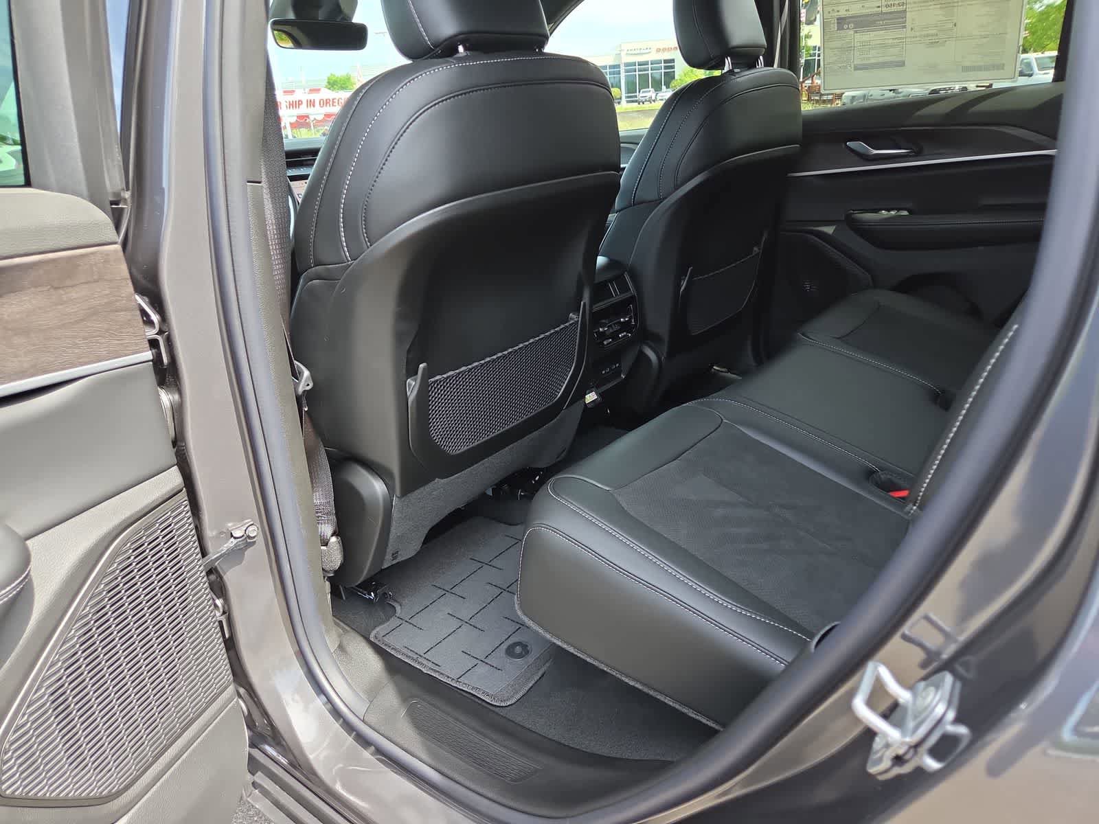 New 2026 Jeep Grand Cherokee Altitude AWD/4WD image 20